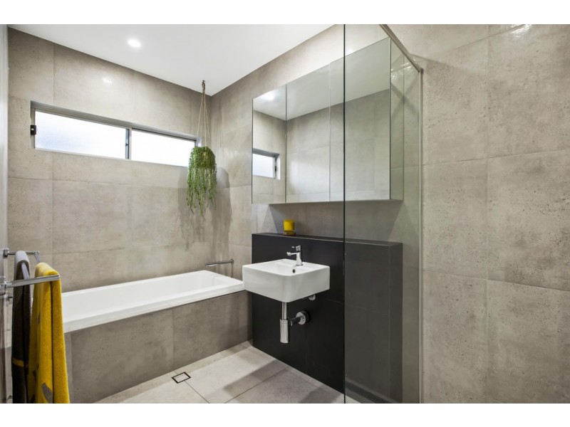 8 Bluff Street, Birtinya QLD 4575