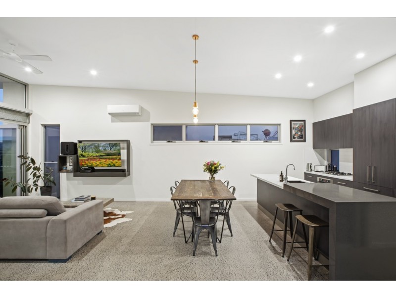 8 Bluff Street, Birtinya QLD 4575