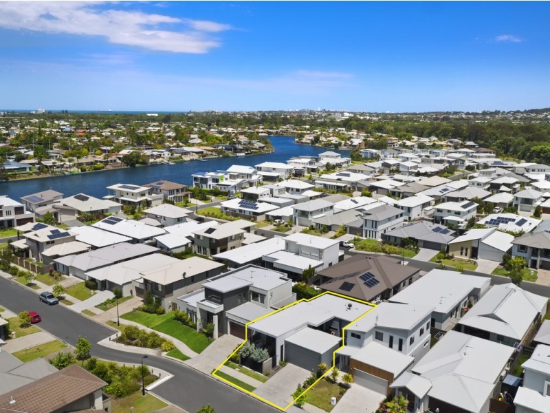 8 Bluff Street, Birtinya QLD 4575