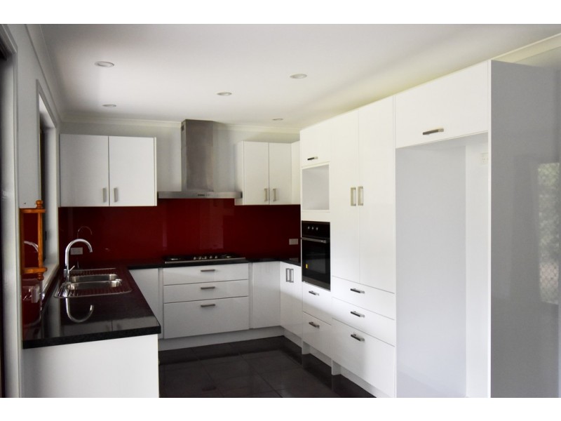 8 Amigh Road, Landsborough QLD 4550