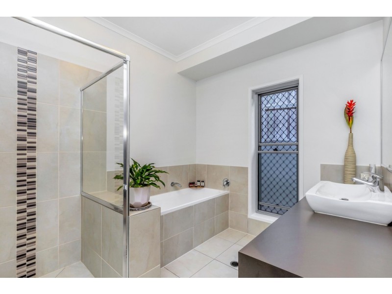 9 Parkhill Court, Little Mountain QLD 4551