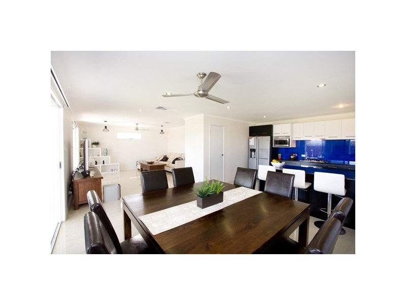 4 Reef Court, Birtinya QLD 4575