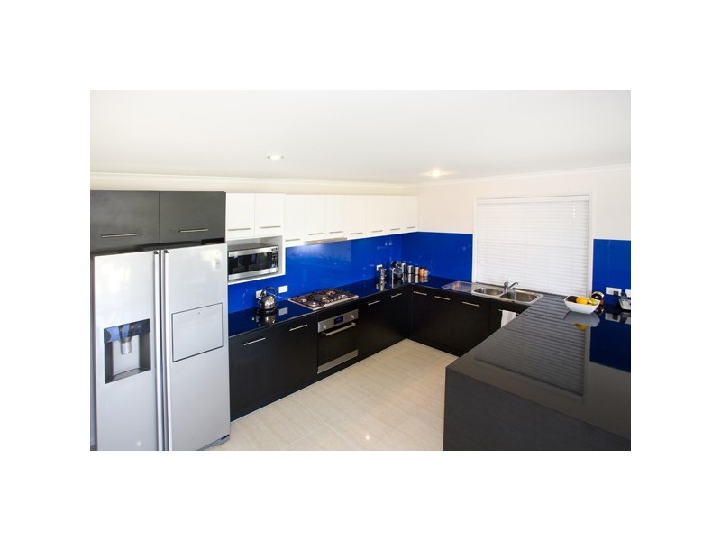 4 Reef Court, Birtinya QLD 4575