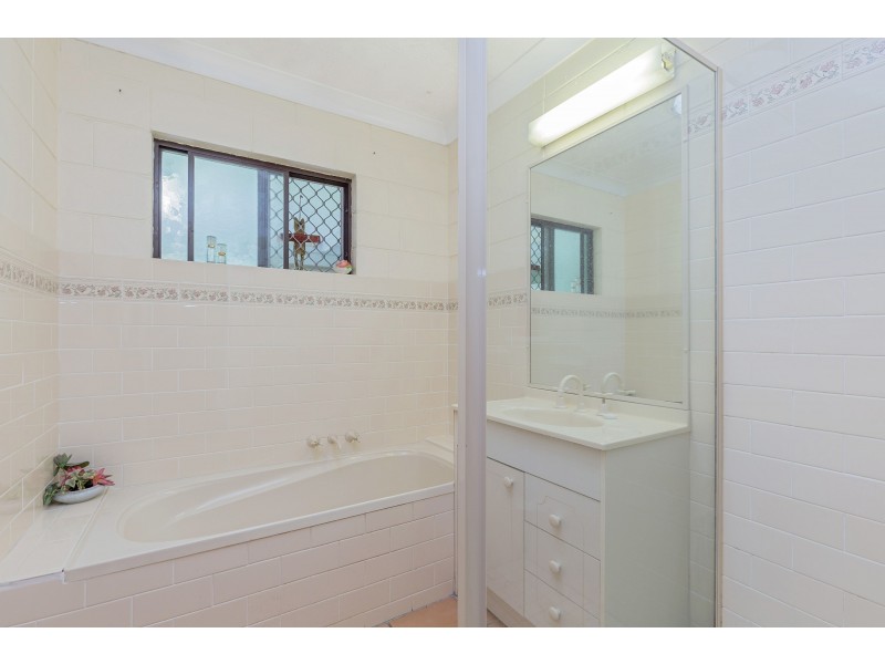 8 Elinya Street, Battery Hill QLD 4551