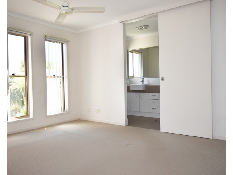 11 Gloria Close, Glass House Mountains QLD 4518