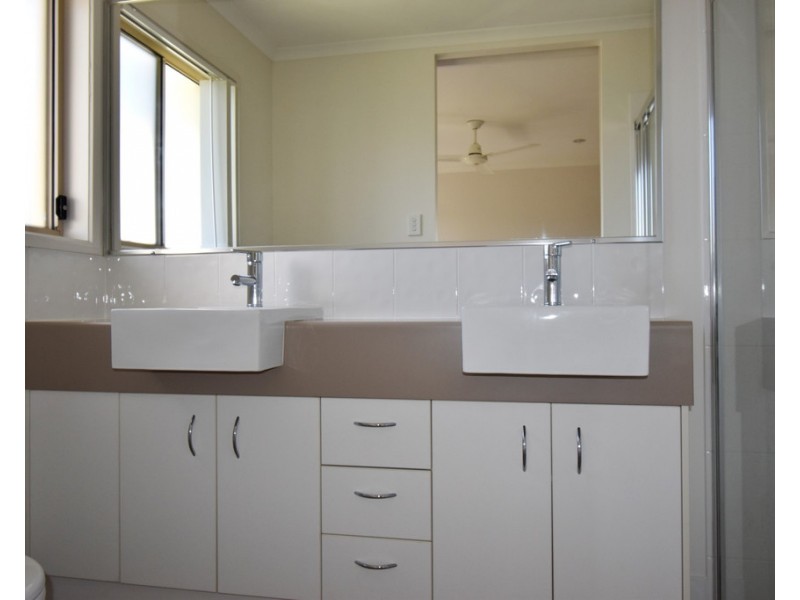 11 Gloria Close, Glass House Mountains QLD 4518