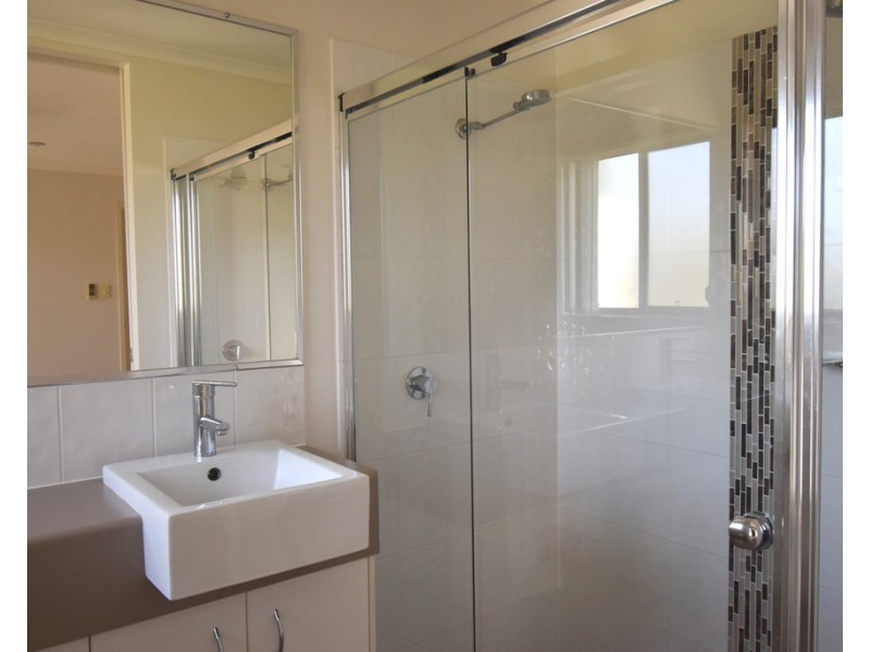 11 Gloria Close, Glass House Mountains QLD 4518