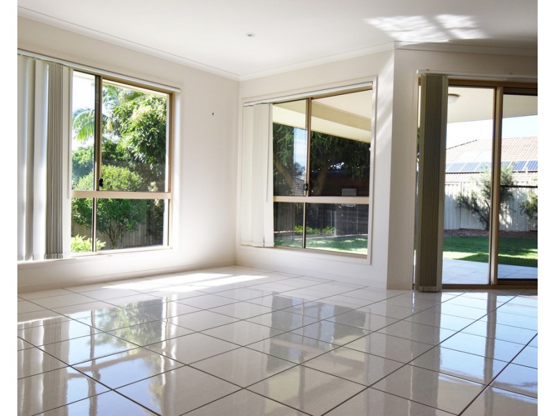 11 Gloria Close, Glass House Mountains QLD 4518