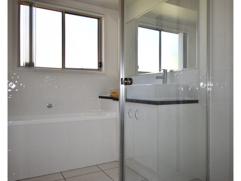 11 Gloria Close, Glass House Mountains QLD 4518