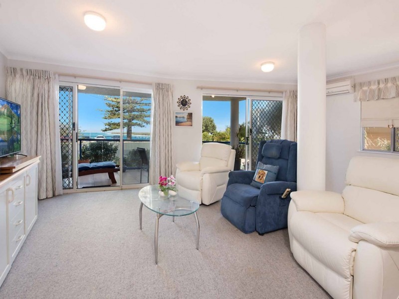 Unit 1/27 Landsborough Parade, Golden Beach QLD 4551