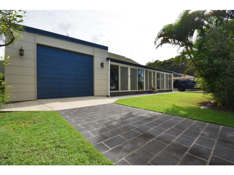 7 Truscott Court, Golden Beach QLD 4551
