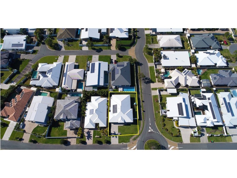 2 Stephen Burton Way, Pelican Waters QLD 4551