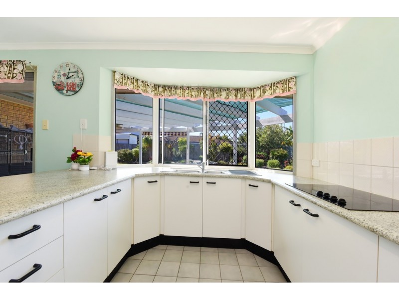 11 Ilaroo Crescent, Warana QLD 4575