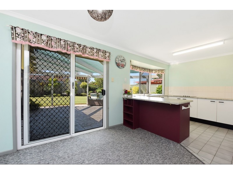 11 Ilaroo Crescent, Warana QLD 4575