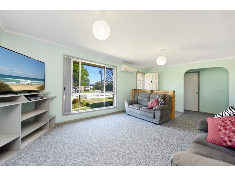 11 Ilaroo Crescent, Warana QLD 4575