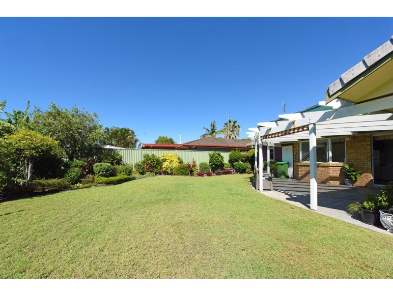 11 Ilaroo Crescent, Warana QLD 4575