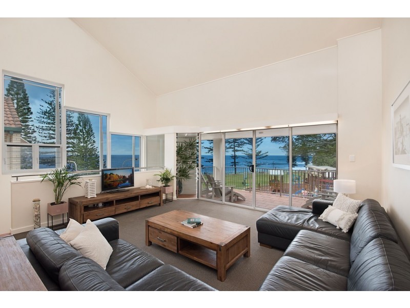 4 Seaview Terrace, Moffat Beach QLD 4551