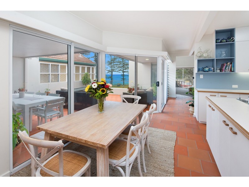 4 Seaview Terrace, Moffat Beach QLD 4551