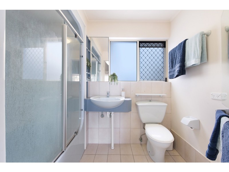 4 Seaview Terrace, Moffat Beach QLD 4551