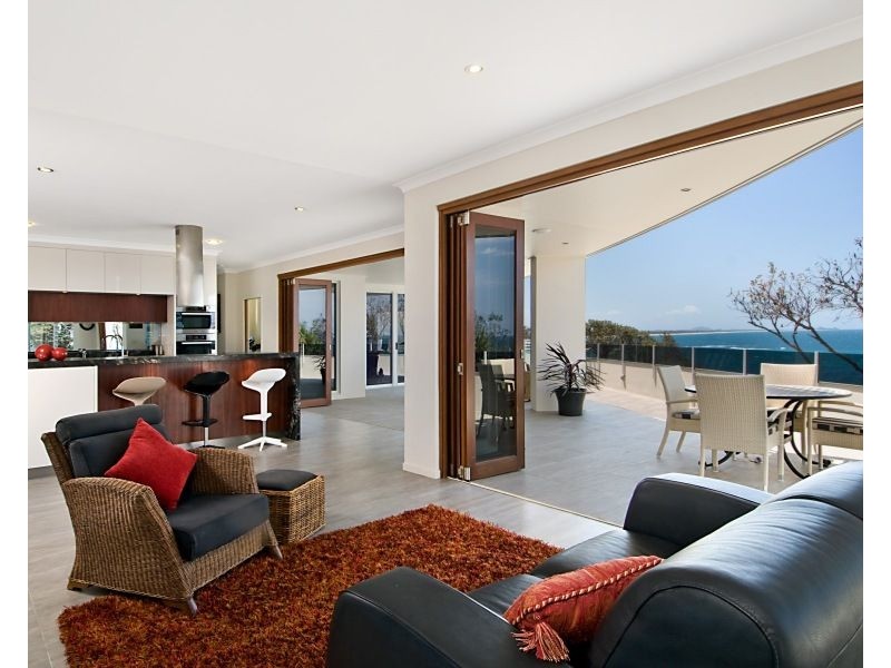 1 McIlwraith Street, Moffat Beach QLD 4551