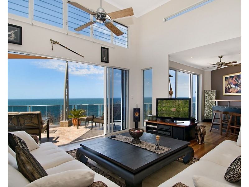 1 McIlwraith Street, Moffat Beach QLD 4551