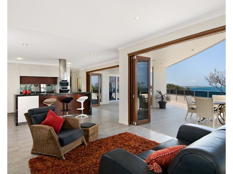 1 McIlwraith Street, Moffat Beach QLD 4551