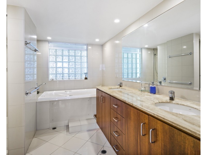 Unit 18/5 Canberra Terrace, Kings Beach QLD 4551