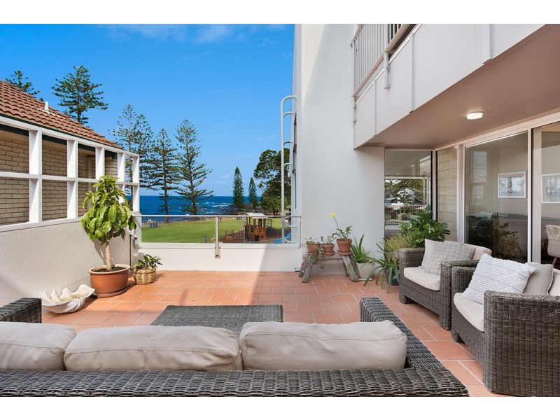 4 Seaview Terrace, Moffat Beach QLD 4551