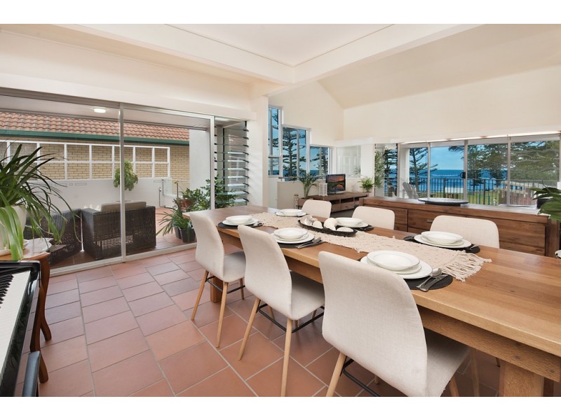 4 Seaview Terrace, Moffat Beach QLD 4551