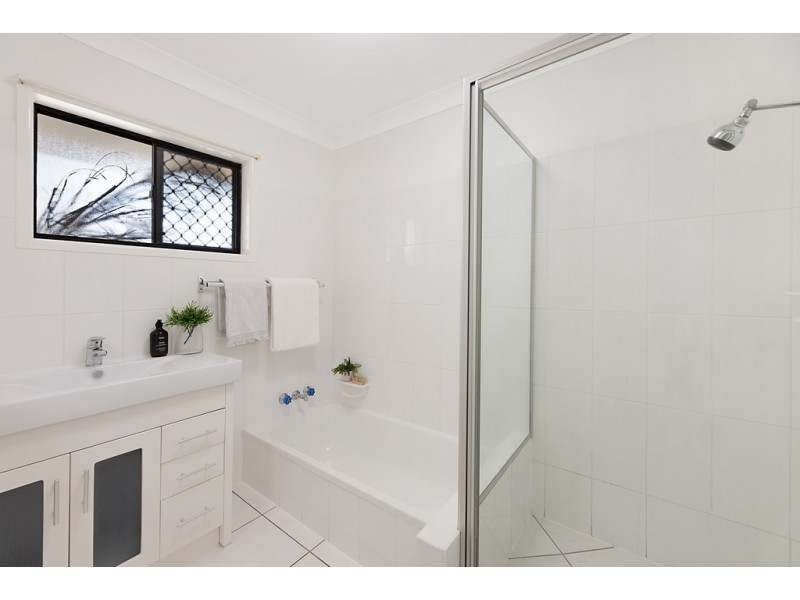 1 Cunningham Court, Golden Beach QLD 4551