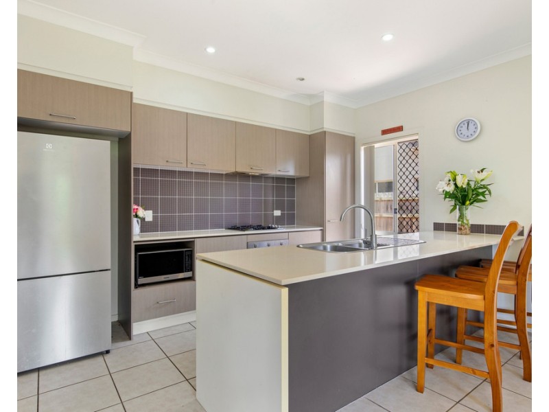 6 Pebbly Creek Crescent, Little Mountain QLD 4551