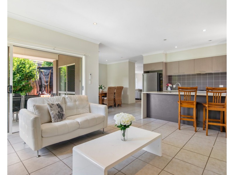 6 Pebbly Creek Crescent, Little Mountain QLD 4551