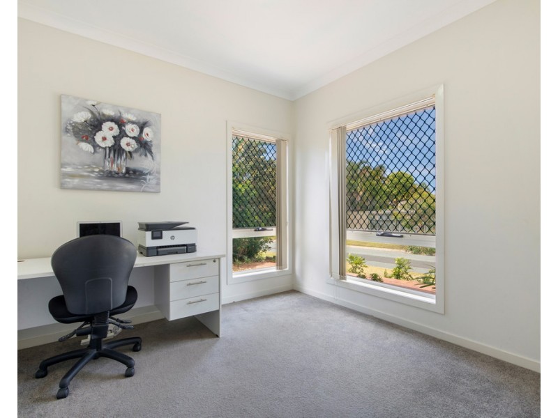 6 Pebbly Creek Crescent, Little Mountain QLD 4551