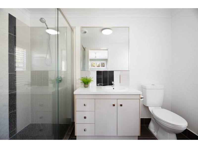 6 Greensboro Place, Little Mountain QLD 4551