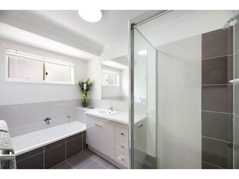 6 Greensboro Place, Little Mountain QLD 4551