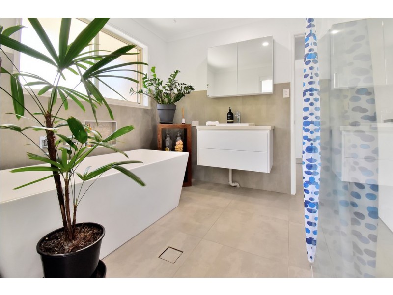 7 Pinanga Place, Little Mountain QLD 4551