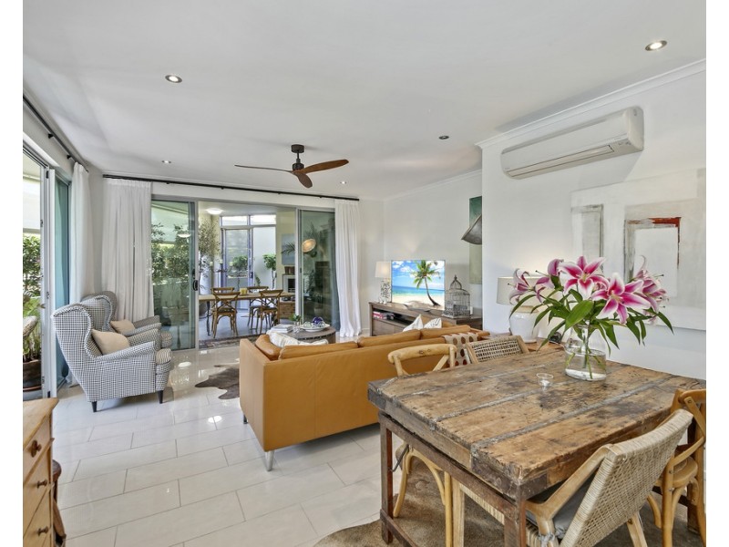 2/93 Landsborough Parade, Golden Beach QLD 4551