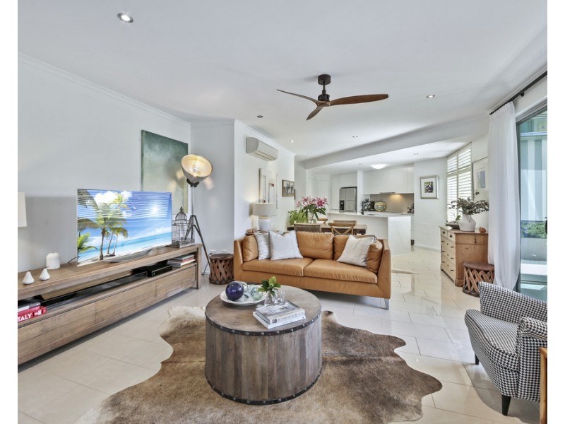 2/93 Landsborough Parade, Golden Beach QLD 4551