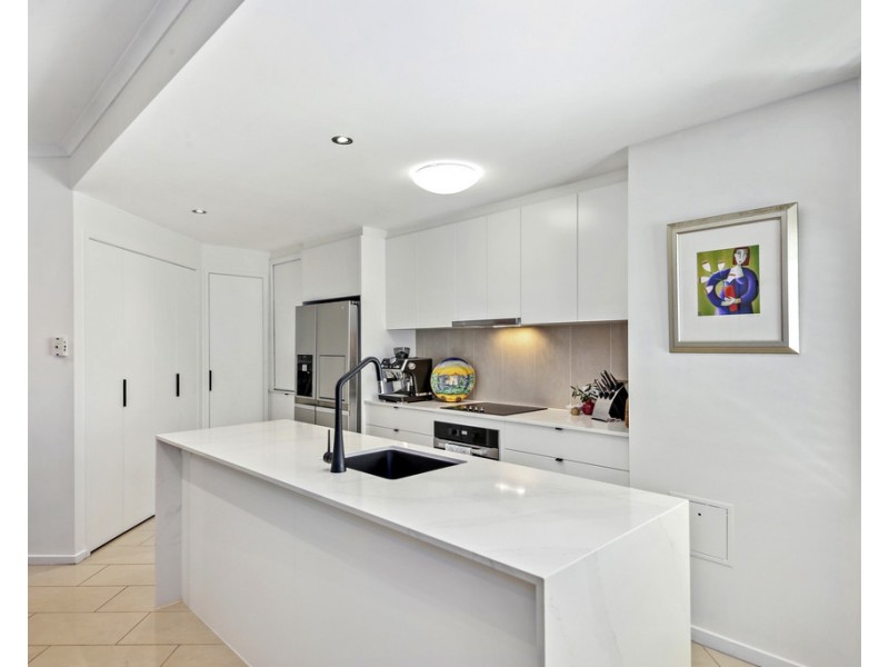 2/93 Landsborough Parade, Golden Beach QLD 4551
