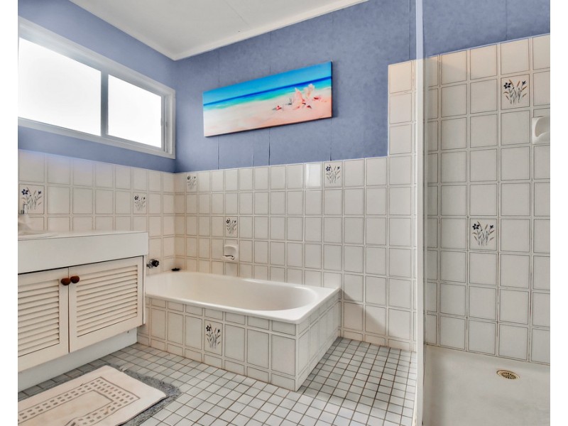 5 Collins Lane, Golden Beach QLD 4551