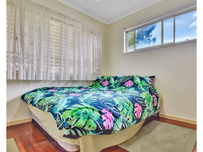 5 Collins Lane, Golden Beach QLD 4551