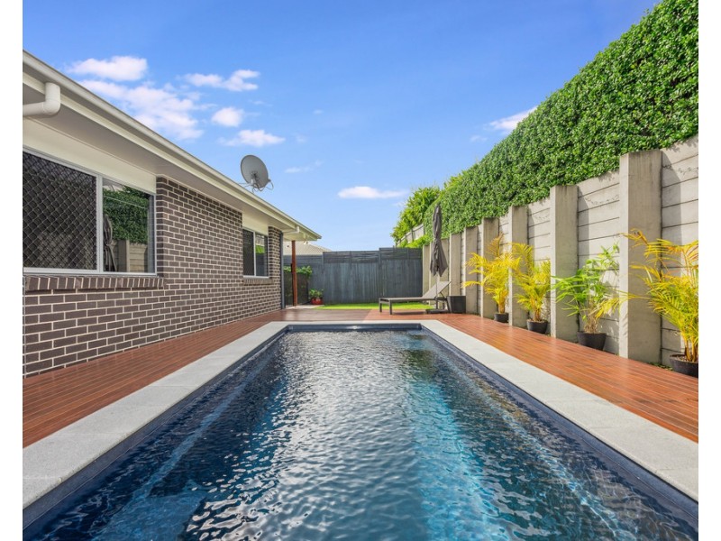 7 Parkview Drive, Little Mountain QLD 4551