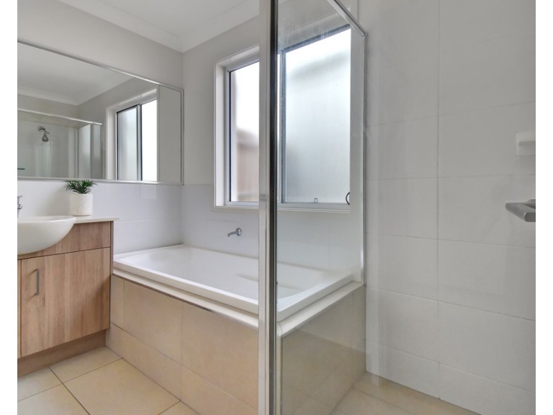 14 Vincent Avenue, Sippy Downs QLD 4556