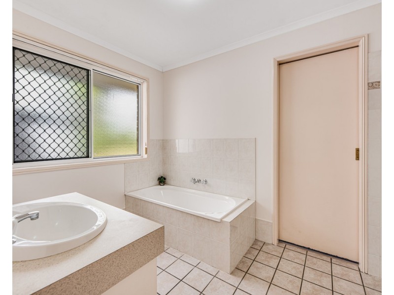 Villa 12/29 Village Way, Little Mountain QLD 4551