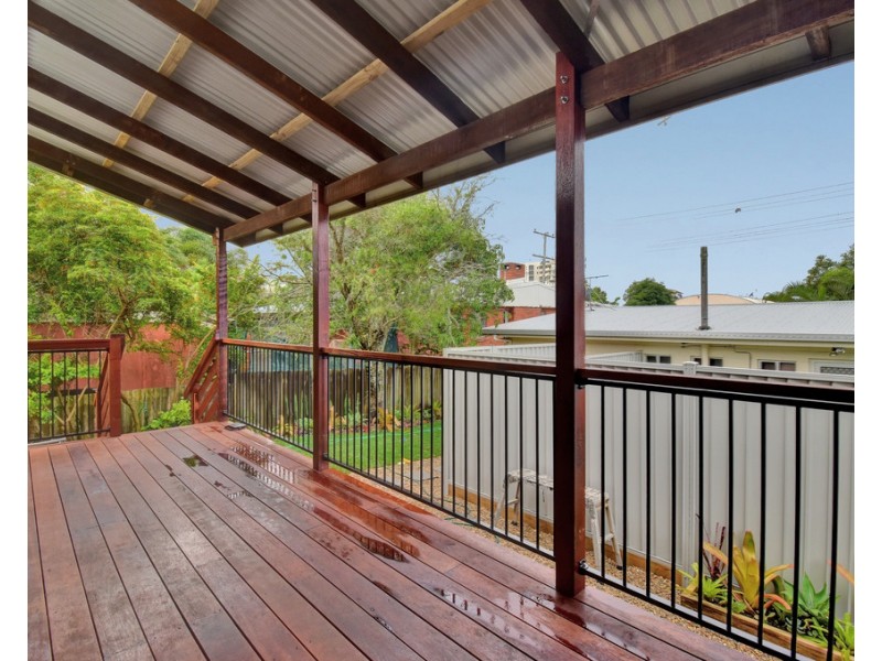 100 Landsborough Pde, Golden Beach QLD 4551