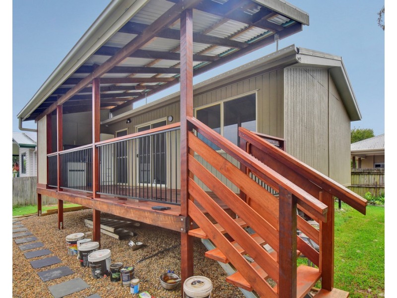 100 Landsborough Pde, Golden Beach QLD 4551