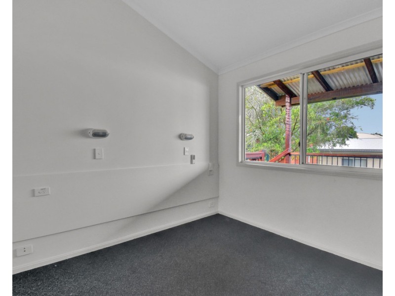 100 Landsborough Pde, Golden Beach QLD 4551