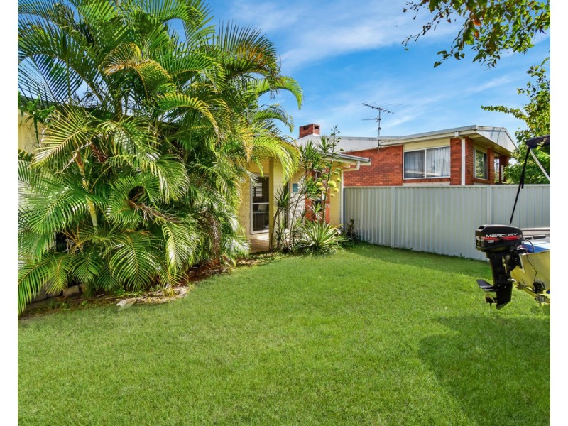 100 Landsborough Pde, Golden Beach QLD 4551
