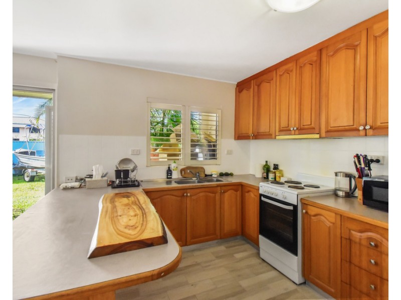 100 Landsborough Pde, Golden Beach QLD 4551