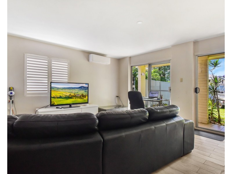 100 Landsborough Pde, Golden Beach QLD 4551